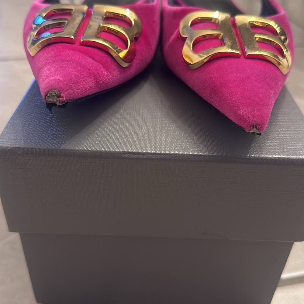 Balenciaga Slingback Pink with Gold Logo. - Picture 2 of 5